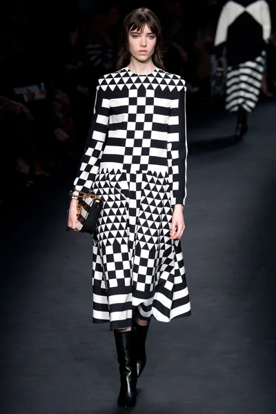 Look 3